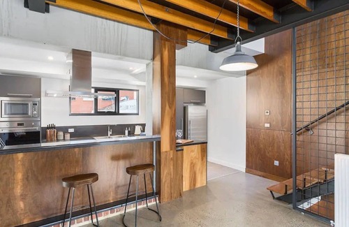 Hobart Central Business District Apartment | Stunning Warehouse Pad Moments from the Waterfront