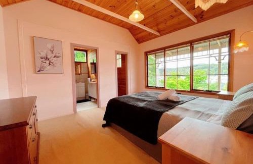 Kettering House | Stunning Water front view House at Kettering