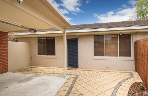 Albury Apartment | Style on Stanley- central, single garage and wifi! - Central two bedroom apartment with a queen bed, two singles and kitchen facilities