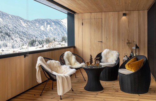Wald am Arlberg Apartment | Stylish 115m² apartment with sauna & balcony