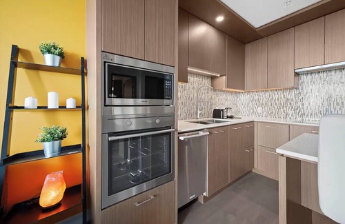 Surrey Apartment | Stylish 1BD Apartment in Surrey Central