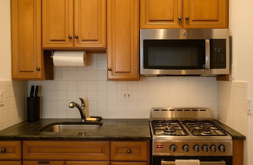 Weehawken Apartment | Stylish 1BR with NYC Views. Steps 2 Bus & 10 Mins to NYC