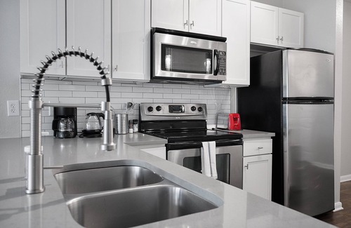 St. Edwards Apartment | Stylish 1BR w/Bonus Beds + Pool | Near SoCo