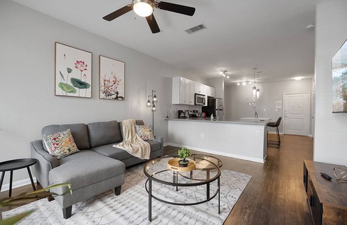 St. Edwards Apartment | Stylish 1BR w/Bonus Beds + Pool | Near SoCo