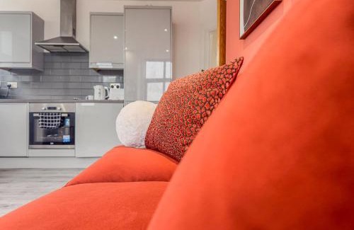 Leicester Apartment | Stylish 2 Bed 2 Bath Apartment - Sleeps 5 - 3 Mins to St Margarets Station & Highcross - Free Parking