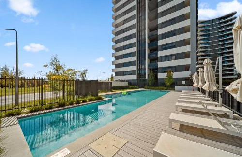 Phillip Apartment | Stylish 2-Bed Apartment with Luxe Amenities Access