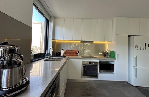 South Perth Apartment | Stylish 2-BR Apartment in the Heart of South Perth