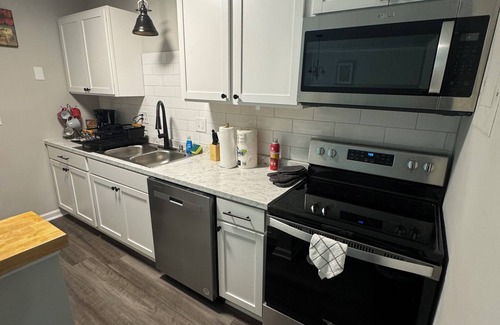 Greensboro Condo | Stylish 2-Master bedroom condo off of Guilford college.