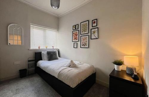 Wigan Apartment | Stylish 2Bed House in the Heart of Wigan