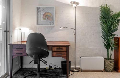 Kingston Apartment | Stylish 2BR Apartment in Kingston Close to Lake