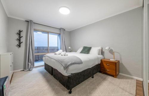 Kingston Apartment | Stylish 2BR Apartment in Kingston Close to Lake