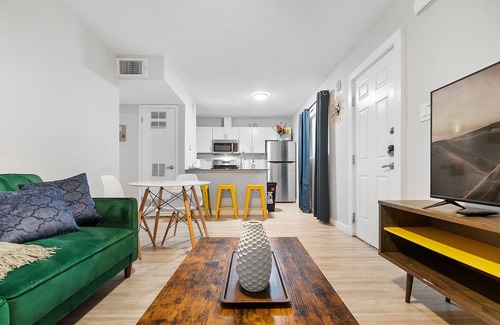 Highland Apartment | Stylish 2BR in Highland Austin TX 3630