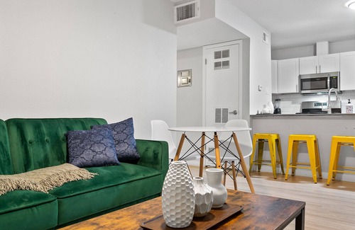 Highland Apartment | Stylish 2BR in Highland Austin TX 3630