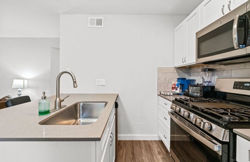 Highland Apartment | Stylish 2BR in Highland Austin TX 3336