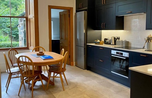 Marchmont Apartment | Stylish 3 bed 2 bath Meadows main door garden apt