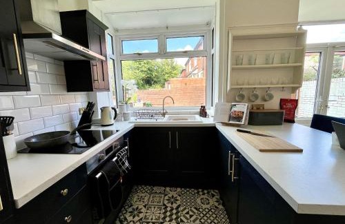 Prestwich House | Stylish 3-bed home in Prestwich with free parking