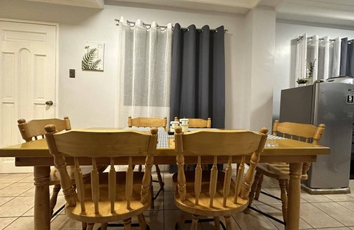 Baguio House | Stylish 3-Bedroom Sanctuary in Baguio City, sleeps up to 15!