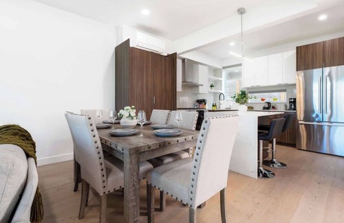 North Queen Anne Condo | Stylish 3b2.5b Brand New TH Rooftop & Lake Views