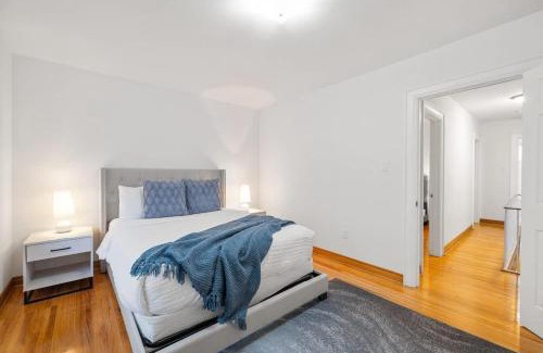 Wychwood Apartment | Stylish 3BR Urban Retreat near Christie Sleeps 6