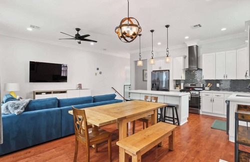 Seventh Ward House | Stylish 3Br w Parking and Balcony~Walk Everywhere!