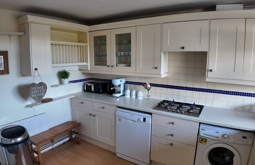 Thamesfield Apartment | Stylish 5BR/3BA Duplex in Prime London Zone 2 | Near River, Tube & Parks