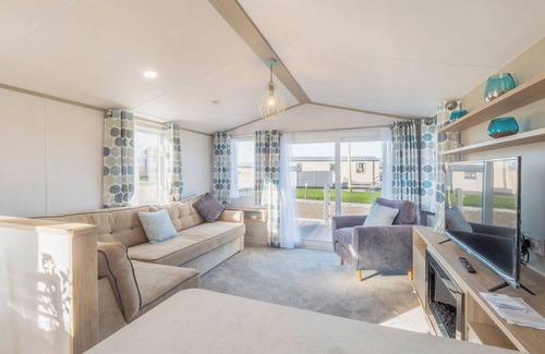 Laurencekirk House | Stylish and comfortable holiday home featuring your own private hot tub.