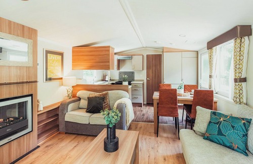 Caerwys Ski Chalet | Stylish and compact lodge with one double with en suite W.