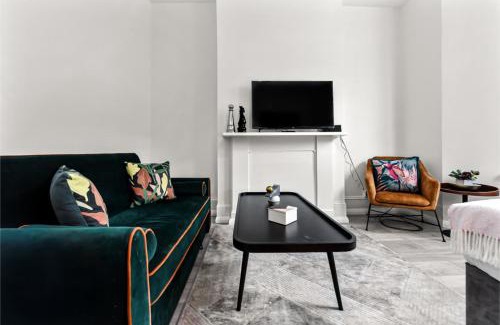 Wandsworth Apartment | Stylish and Convenient 2BD Flat w/Outdoor Space