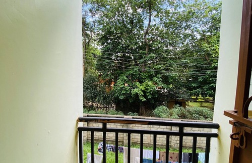 Jinja House | Stylish and spacious apartment less than 10 minutes walk from town center.