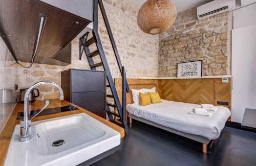 Porte-Saint-Martin Apartment | Stylish and sunny 7BD with garden for 17 guests!