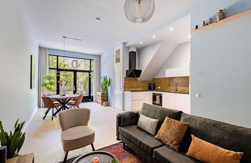 Weesperzijde Apartment | Stylish Apartment Next to the Amstel River- Unit D