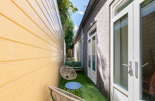 Weesperzijde Apartment | Stylish Apartment Next to the Amstel River- Unit D