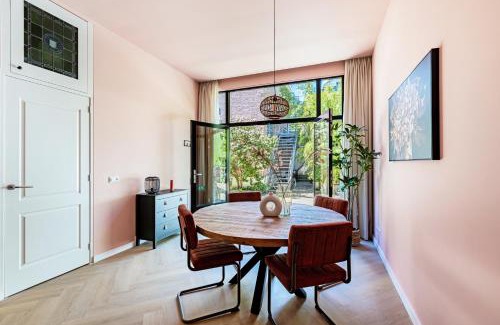 Weesperzijde Apartment | Stylish apartment next to the Amstel river- Unit F