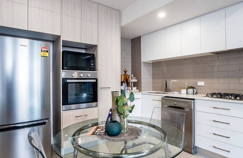 West End Apartment | Stylish Apartment with Rooftop Pool