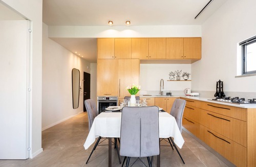 Tel Aviv Apartment | Stylish Apartment with Cozy Vibes by Sea N Rent