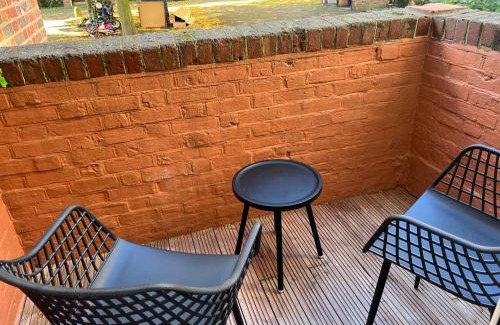 Kidbrooke with Hornfair Apartment | Stylish apt in a 1938 building with parking