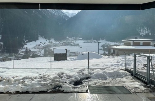 Pettneu am Arlberg Apartment | Stylish apartment with large terrace and views