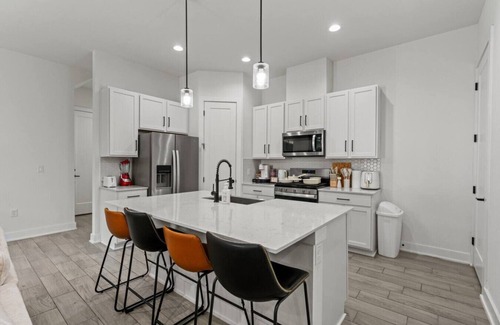 MLK Apartment | Stylish Austin Stay - Spacious Design - Lux Home