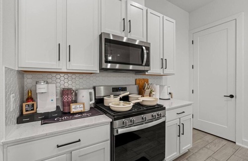MLK Apartment | Stylish Austin Stay - Spacious Design - Lux Home