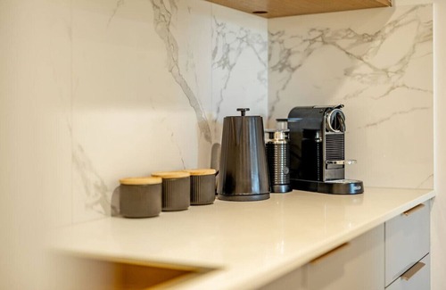 Cairns North Apartment | Stylish Cairns Studio Apartment Esplanade/Hospital