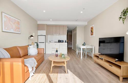 Melbourne Central Business District Apartment | Stylish CBD Apartment Urban Escape & Epic Views!
