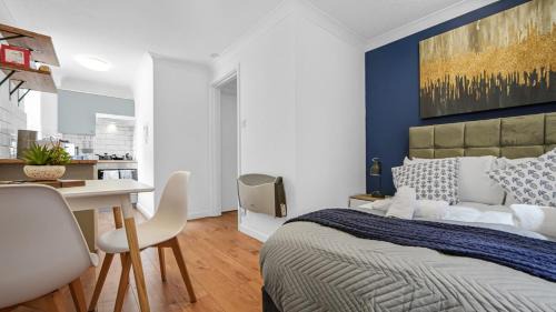 Barbican Apartment | Stylish Central London Studio Great City Access