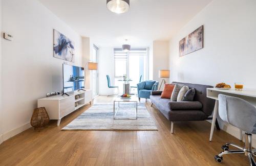 Central Milton Keynes Apartment | Stylish City Centre Apartment - Home From Home With Fully-Equipped Kitchen, Smart TV, Netflix, Superfast WiFi, Free Parking, Self Check-In - By Brightleap Apartments