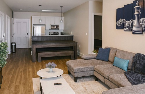 Glen Iris Apartment | Stylish Condo | 3 Bedroom + Pool Table