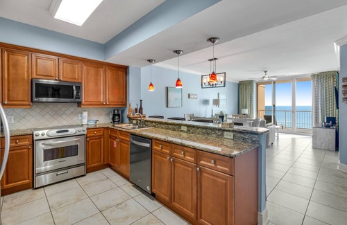 Fort Walton Beach Condo | Stylish condo w/beautiful gulf view, shared pool/hot tub, & easy beach access