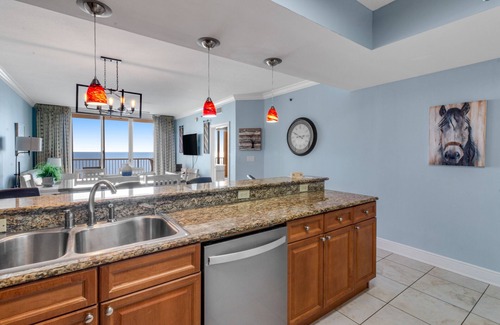 Fort Walton Beach Condo | Stylish condo w/beautiful gulf view, shared pool/hot tub, & easy beach access