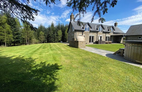 Kippen House | Stylish contemporary lodge on working deer farm, sleeps 12-14, plus 2 infants.