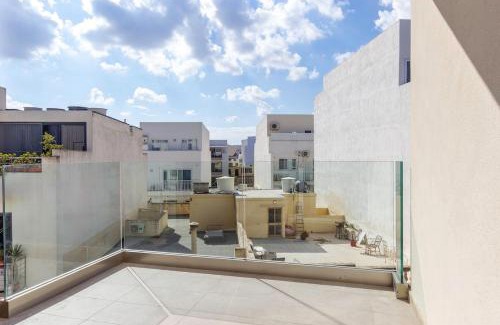 Swieqi Apartment | Stylish & Cozy 2BR in Prime Location close to Beach