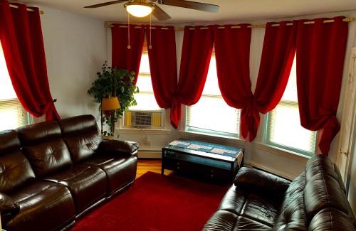 Pawtucket Apartment | Stylish, Cozy 2BR Private Apt, 1st Floor, Well-Appointed, Near Providence, MA, RI Line, I-95 Access