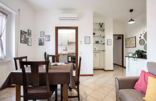 Universita Apartment | Stylish & Cozy ~ 5* Location ~ Balcony ~ City View